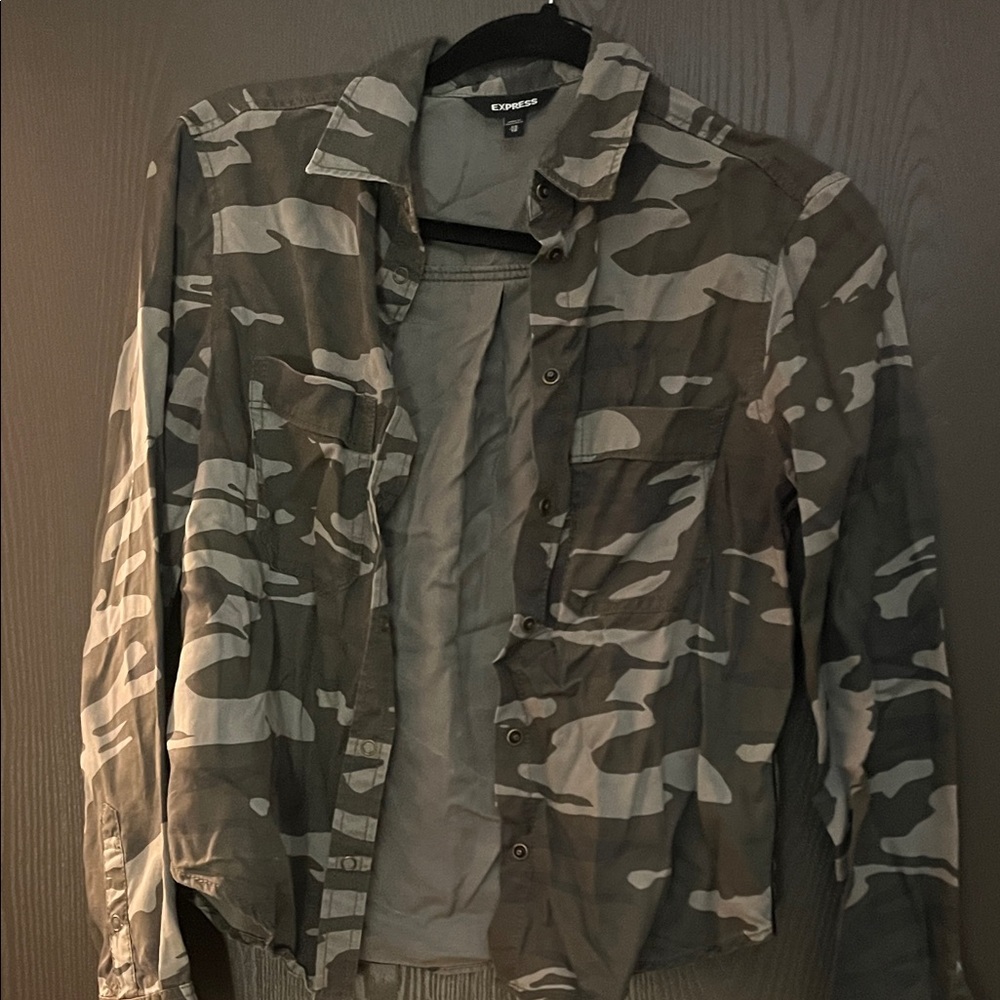Express Women’s Camo Shirt Jacket